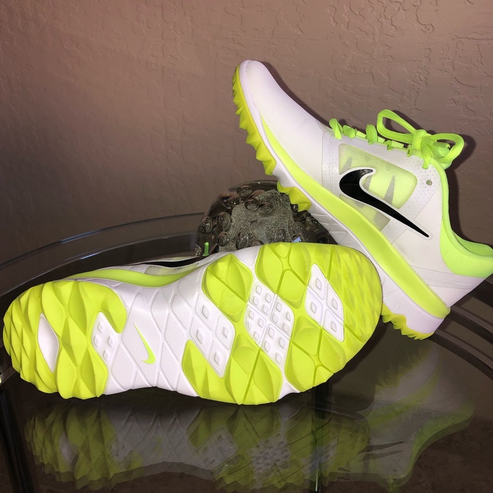 Woman’s Nike Golf Shoes NWOT